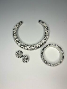 Vintage Faux Snakeskin Choker Necklace Bracelet & Earrings Set Python Print 80s